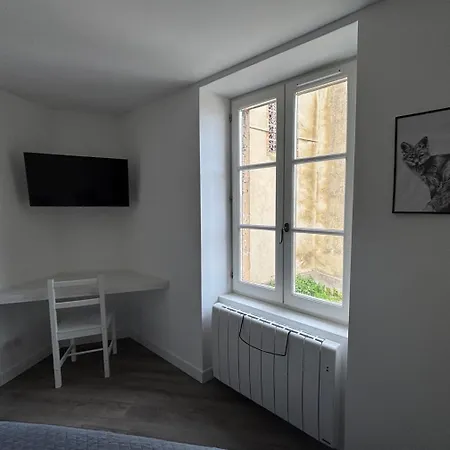 Escale Du Petit Availles-Limouzine